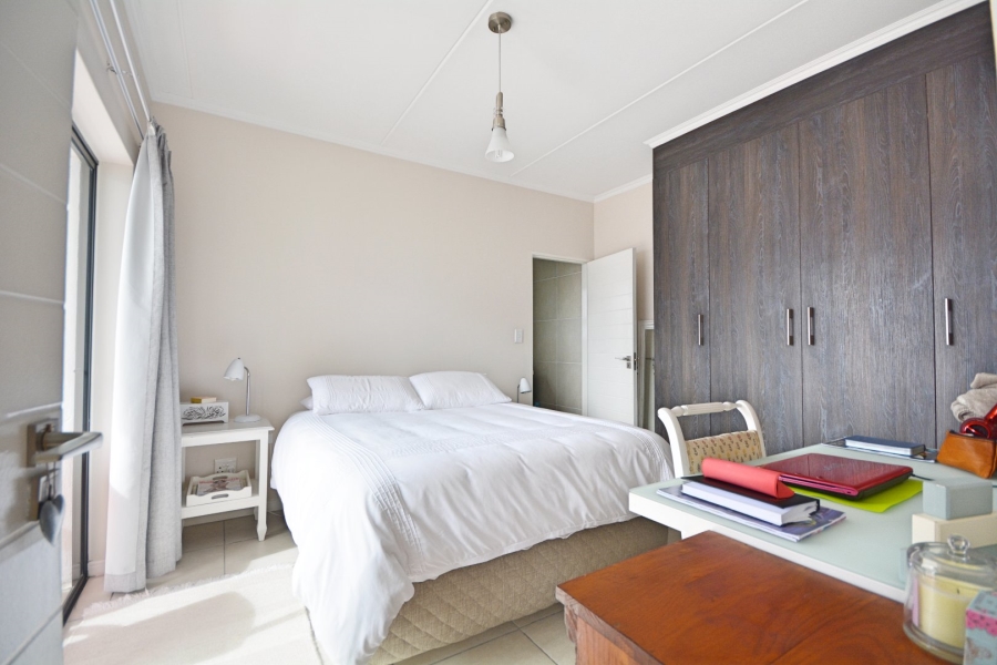 To Let 1 Bedroom Property for Rent in Sandown Western Cape